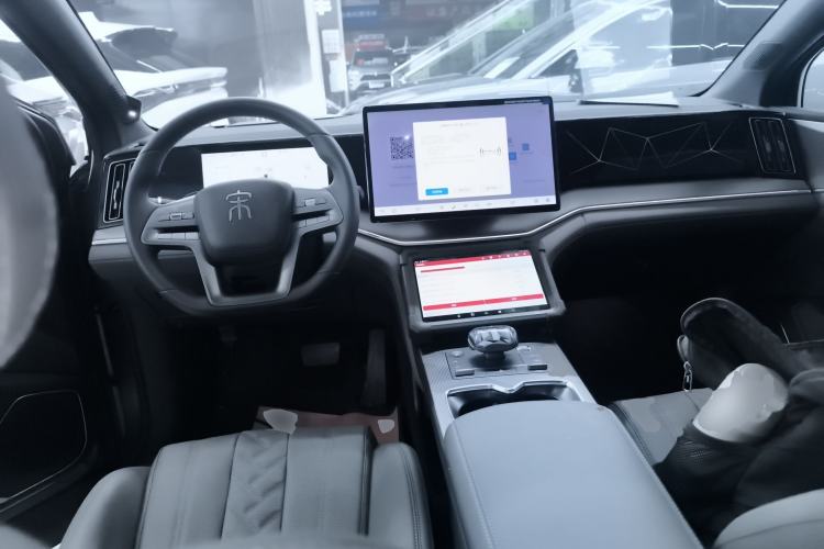 Used BYD Song L DM-i 2025 Intelligent Driving Version 160 km Beyond-Range Type Center Console