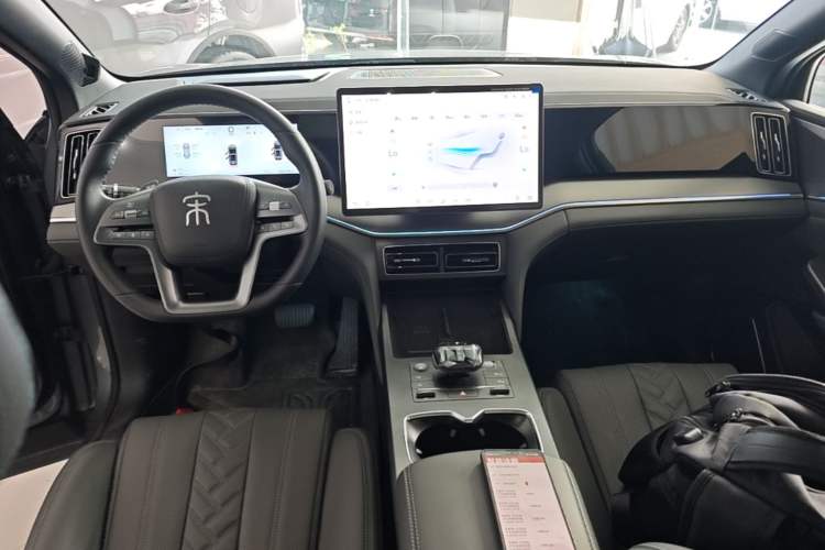 Used BYD Song L DM-i 2025 Intelligent Driving Version 160 km Beyond-Range Type Center Console