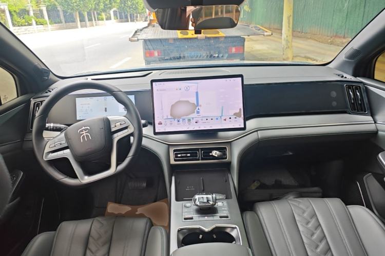 Used BYD Song L DM-i 2025 Intelligent Driving Version 112 km Beyond-Range Type Center Console