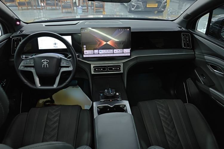 Used BYD Song L DM-i 2025 Intelligent Driving Version 160 km Beyond-Range Type Center Console