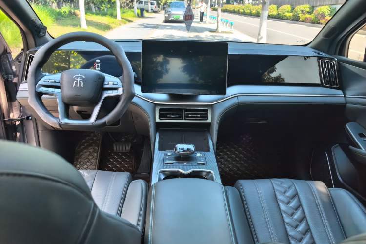 Used BYD Song L DM-i 2025 Intelligent Driving Version 112 km Beyond-Range Type Center Console