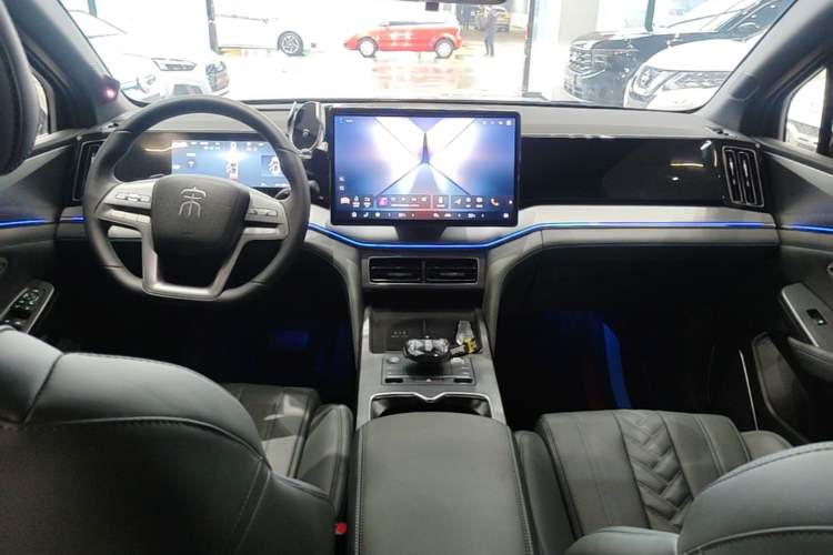 Used BYD Song L DM-i 2025 Intelligent Driving Version 112 km Beyond-Range Type Center Console