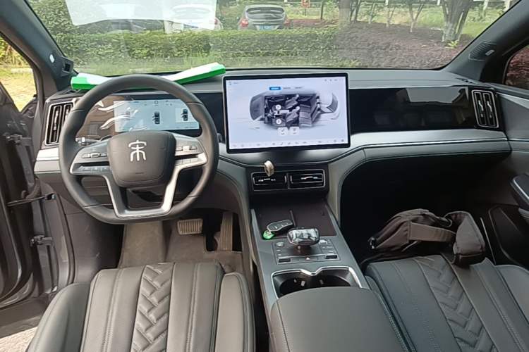 Used BYD Song L DM-i 2025 Intelligent Driving Version 160 km Excellence Edition Center Console