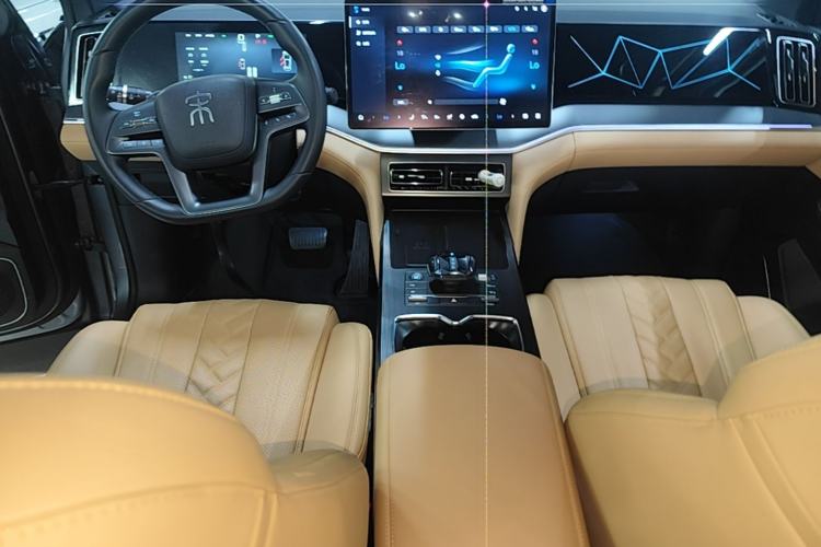 Used BYD Song L DM-i 2025 Intelligent Driving Version 160 km Beyond-Range Type Center Console