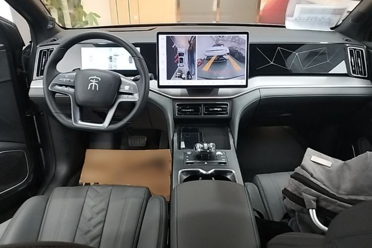 Used BYD Song L DM-i 2025 Intelligent Driving Version 160 km Beyond-Range Type Center Console