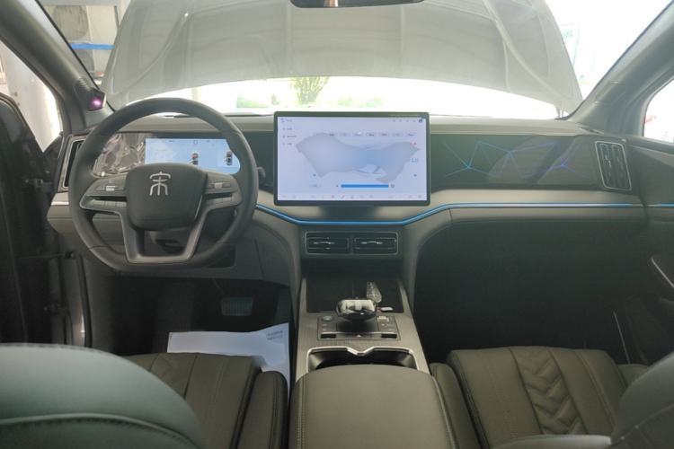 Used BYD Song L DM-i 2025 Intelligent Driving Version 160 km Beyond-Range Type Center Console
