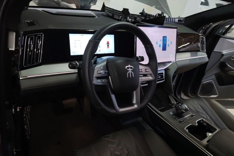 Used BYD Song L DM-i 2025 Intelligent Driving Version 160 km Beyond-Range Type Center Console