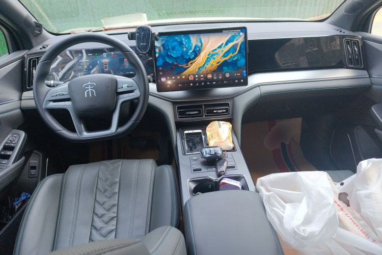 Used BYD Song L DM-i 2025 Intelligent Driving Version 112 km Beyond-Range Type Center Console