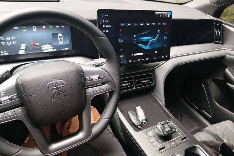 Used BYD Song L DM-i 2025 Intelligent Driving Version 112 km Beyond-Range Type Center Console