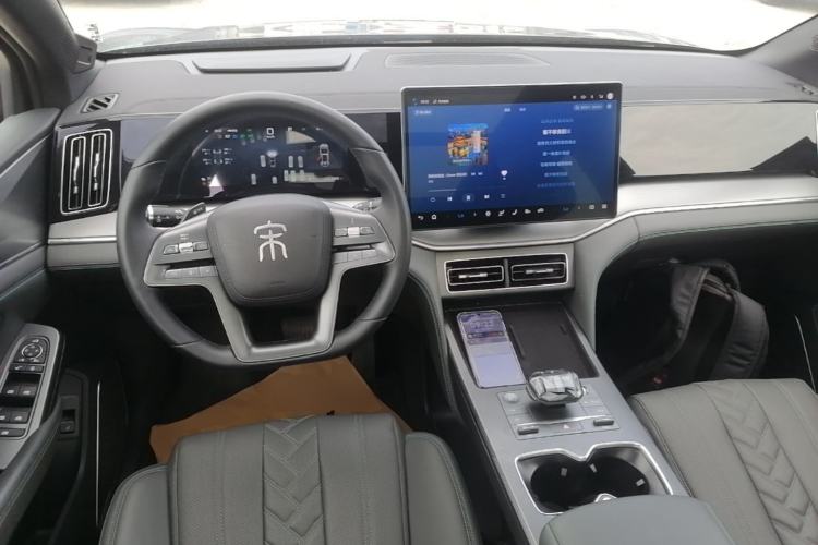 Used BYD Song L DM-i 2025 Intelligent Driving Version 112 km Beyond-Range Type Center Console