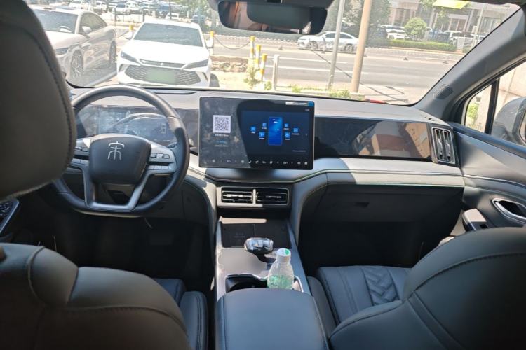 Used BYD Song L DM-i 2025 Intelligent Driving Version 160 km Beyond-Range Type Center Console