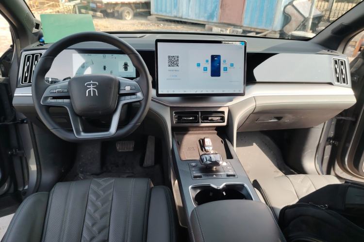 Used BYD Song L DM-i 2025 Intelligent Driving Version 112 km Beyond-Range Type Center Console