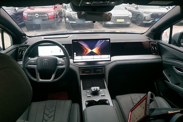 Used BYD Song L DM-i 2025 Intelligent Driving Version 112 km Beyond-Range Type Center Console