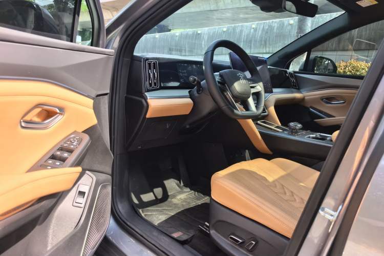 Used BYD Song L DM-i 2025 Intelligent Driving Version 160 km Beyond-Range Type Driver Seat