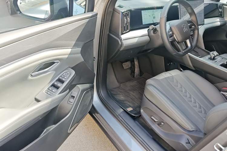 Used BYD Song L DM-i 2025 Intelligent Driving Version 112 km Beyond-Range Type Driver Seat
