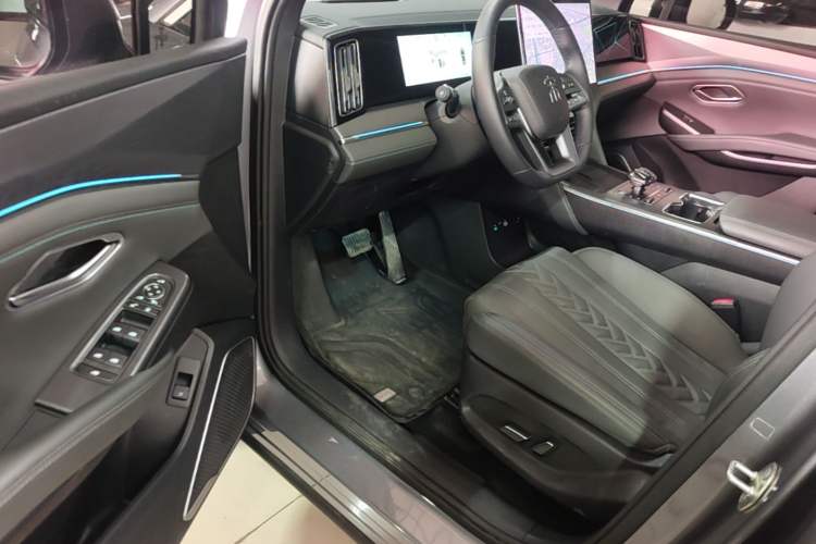 Used BYD Song L DM-i 2025 Intelligent Driving Version 160 km Beyond-Range Type Driver Seat