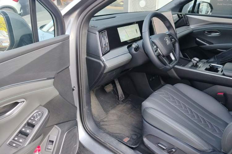 Used BYD Song L DM-i 2025 Intelligent Driving Version 160 km Beyond-Range Type Driver Seat