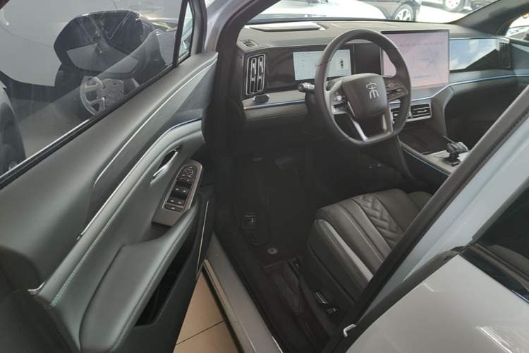 Used BYD Song L DM-i 2025 Intelligent Driving Version 160 km Beyond-Range Type Driver Seat