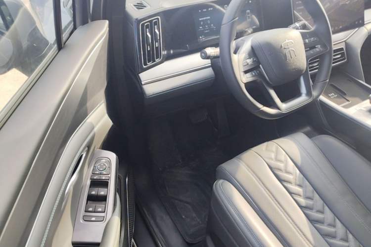 Used BYD Song L DM-i 2025 Intelligent Driving Version 112 km Beyond-Range Type Driver Seat