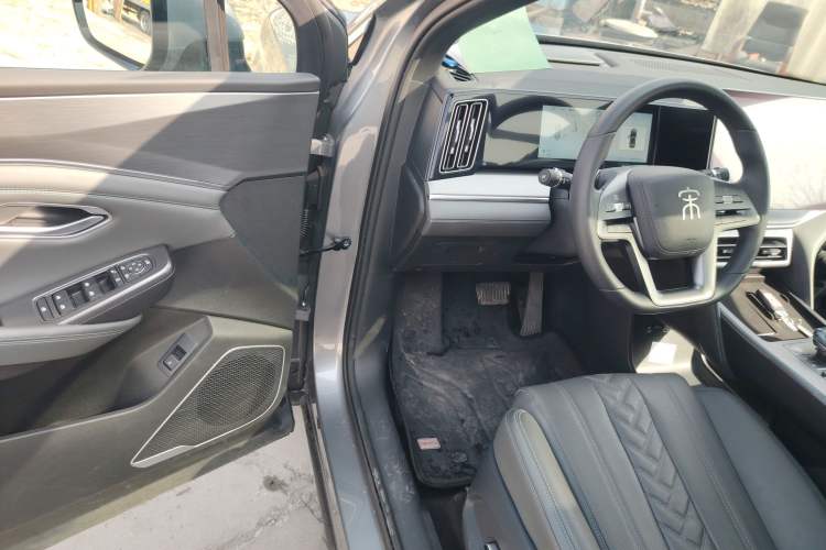 Used BYD Song L DM-i 2025 Intelligent Driving Version 112 km Beyond-Range Type Driver Seat
