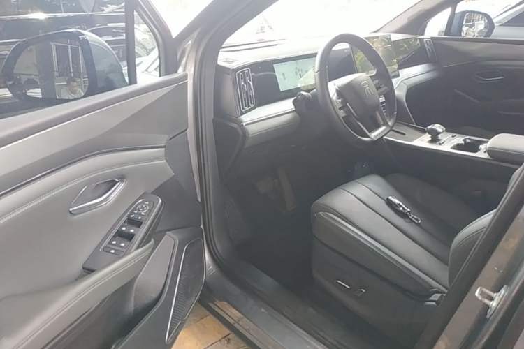 Used BYD Song L DM-i 2025 Intelligent Driving Version 112 km Leading Trim Driver Seat