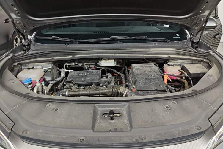 Used BYD Song L DM-i 2025 Intelligent Driving Version 160 km Beyond-Range Type Engine Bay