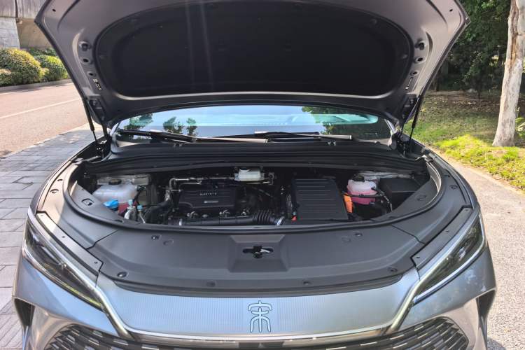 Used BYD Song L DM-i 2025 Intelligent Driving Version 160 km Beyond-Range Type Engine Bay