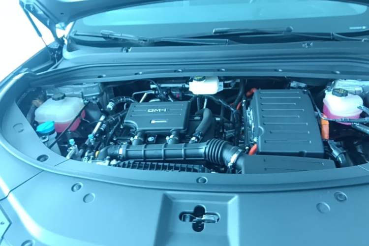 Used BYD Song L DM-i 2025 Intelligent Driving Version 112 km Beyond-Range Type Engine Bay