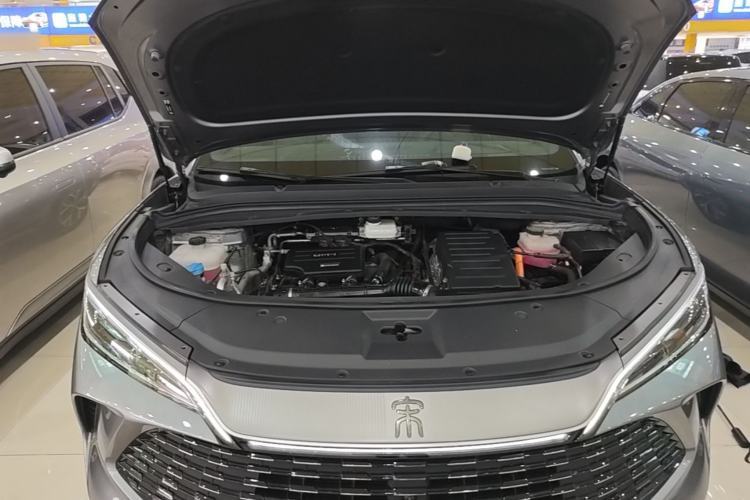 Used BYD Song L DM-i 2025 Intelligent Driving Version 160 km Beyond-Range Type Engine Bay
