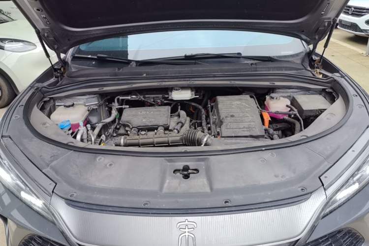 Used BYD Song L DM-i 2025 Intelligent Driving Version 160 km Beyond-Range Type Engine Bay