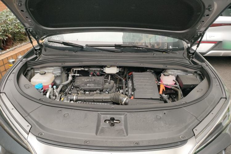 Used BYD Song L DM-i 2025 Intelligent Driving Version 160 km Beyond-Range Type Engine Bay
