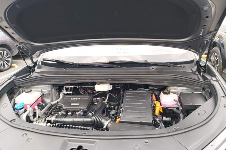Used BYD Song L DM-i 2025 Intelligent Driving Version 160 km Beyond-Range Type Engine Bay