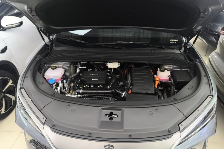 Used BYD Song L DM-i 2025 Intelligent Driving Version 160 km Beyond-Range Type Engine Bay