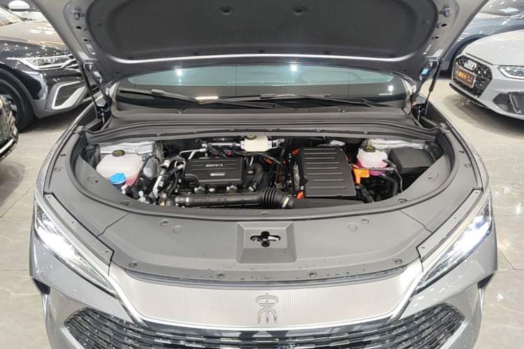 Used BYD Song L DM-i 2025 Intelligent Driving Version 112 km Beyond-Range Type Engine Bay
