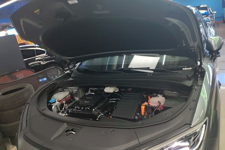 Used BYD Song L DM-i 2025 Intelligent Driving Version 160 km Beyond-Range Type Engine Bay