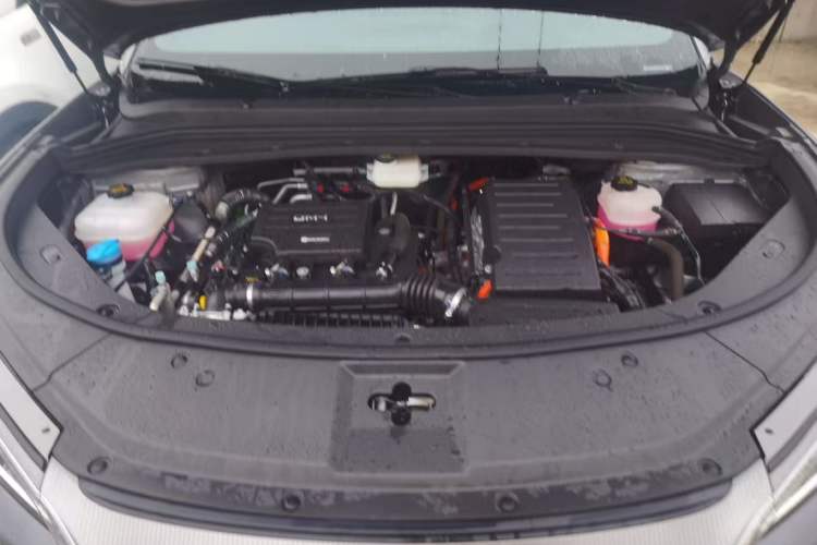 Used BYD Song L DM-i 2025 Intelligent Driving Version 112 km Beyond-Range Type Engine Bay