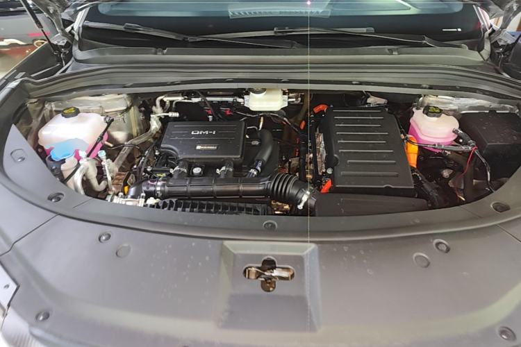 Used BYD Song L DM-i 2025 Intelligent Driving Version 160 km Beyond-Range Type Engine Bay