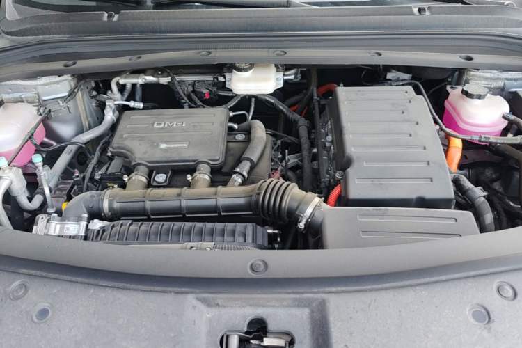 Used BYD Song L DM-i 2025 Intelligent Driving Version 160 km Beyond-Range Type Engine Bay
