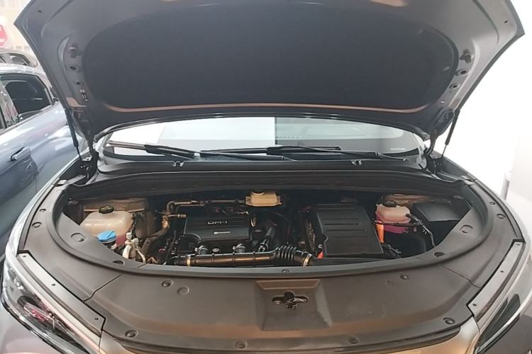 Used BYD Song L DM-i 2025 Intelligent Driving Version 160 km Beyond-Range Type Engine Bay