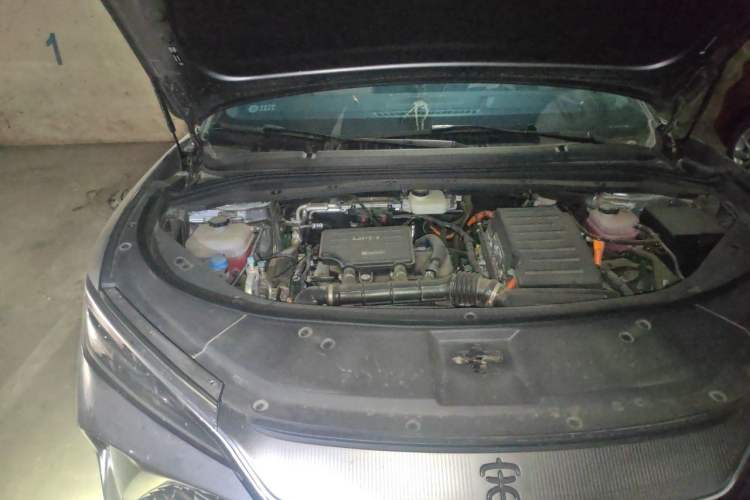 Used BYD Song L DM-i 2025 Intelligent Driving Version 160 km Beyond-Range Type Engine Bay Right