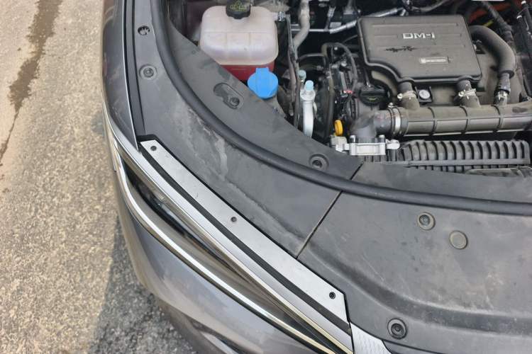 Used BYD Song L DM-i 2025 Intelligent Driving Version 160 km Beyond-Range Type Engine Bay Right