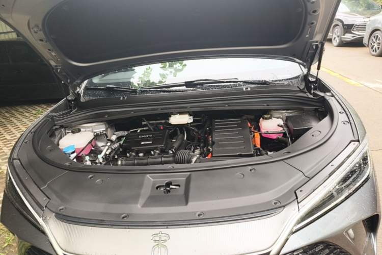 Used BYD Song L DM-i 2025 Intelligent Driving Version 112 km Beyond-Range Type Engine Bay
