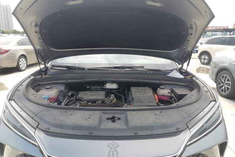 Used BYD Song L DM-i 2025 Intelligent Driving Version 112 km Beyond-Range Type Engine Bay
