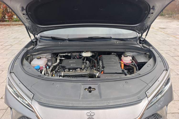 Used BYD Song L DM-i 2025 Intelligent Driving Version 160 km Beyond-Range Type Engine Bay