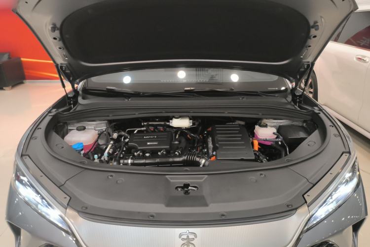 Used BYD Song L DM-i 2025 Intelligent Driving Version 112 km Beyond-Range Type Engine Bay