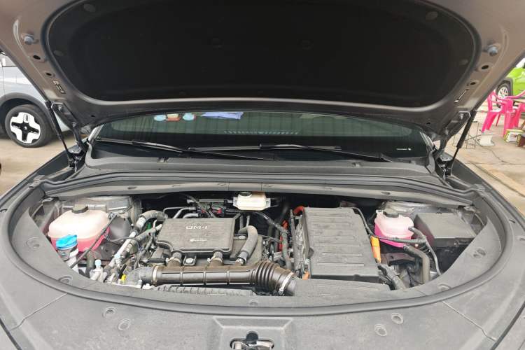 Used BYD Song L DM-i 2025 Intelligent Driving Version 112 km Beyond-Range Type Engine Bay
