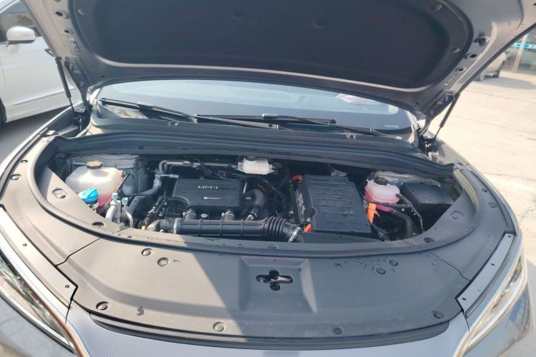 Used BYD Song L DM-i 2025 Intelligent Driving Version 112 km Beyond-Range Type Engine Bay
