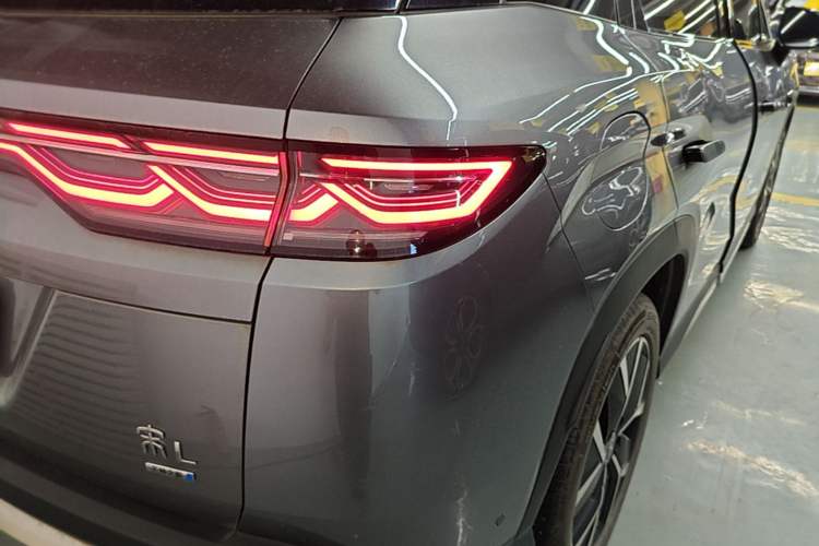 Used BYD Song L DM-i 2025 Intelligent Driving Version 160 km Beyond-Range Type Exterior 3