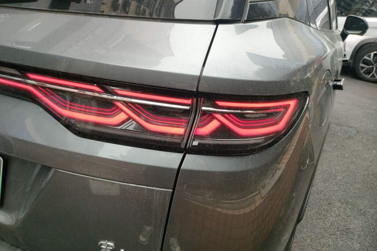 Used BYD Song L DM-i 2025 Intelligent Driving Version 160 km Beyond-Range Type Exterior 3