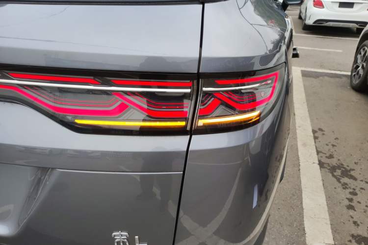 Used BYD Song L DM-i 2025 Intelligent Driving Version 160 km Beyond-Range Type Exterior 3
